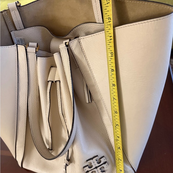 Tory Burch EUC Cream Leather Tote Bag - Picture 16 of 17